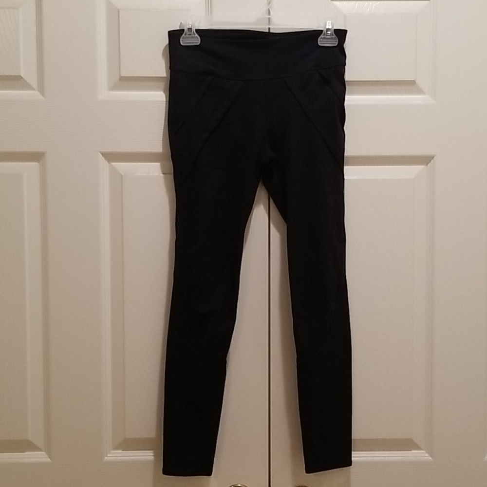 Workout leggings/tights/yoga pants from Fabletics